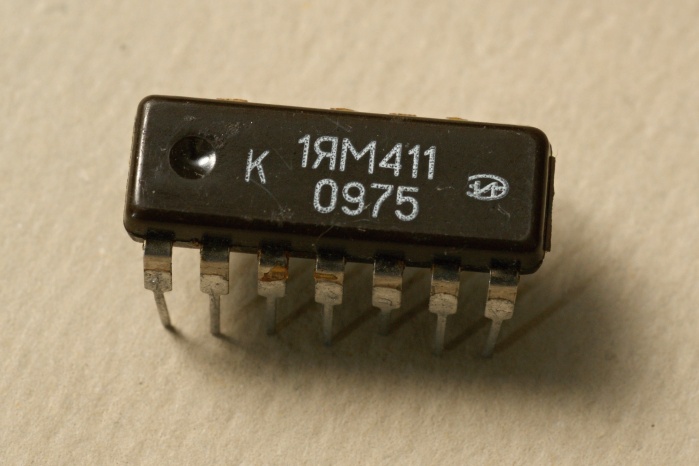 микросхема К1ЯМ411