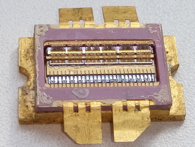 транзистор А672А