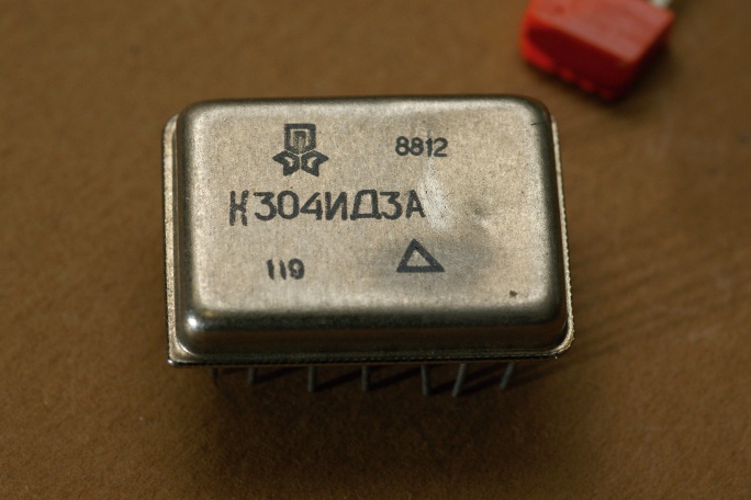 микросхема К304ИД3А