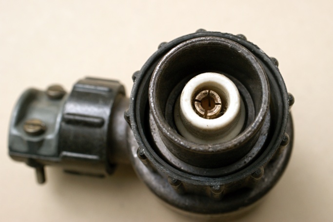 ������ ��3.642.054