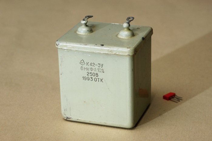 конденсатор К42-3У