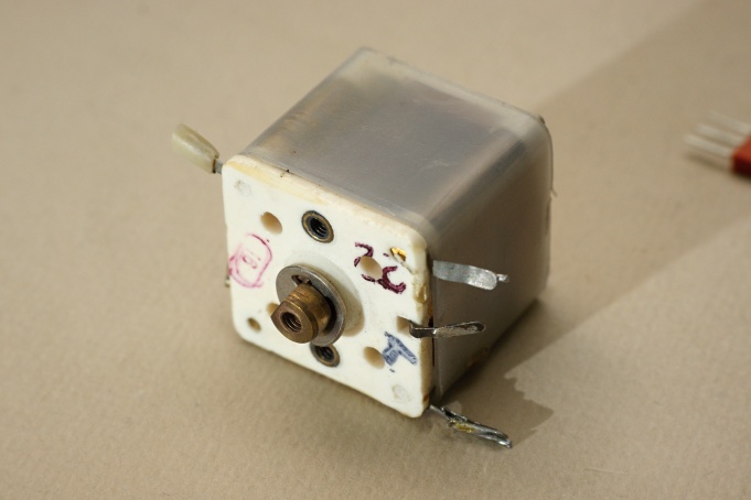 конденсатор КПП-2х5/285-2х4/25