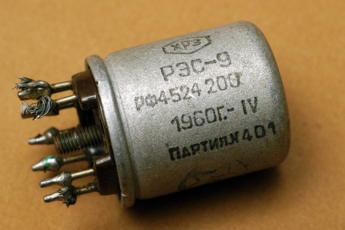 ���� ���9